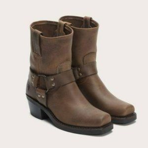 Worn once FRYE Women's Harness 8R Boot, Tan, 9 M US
